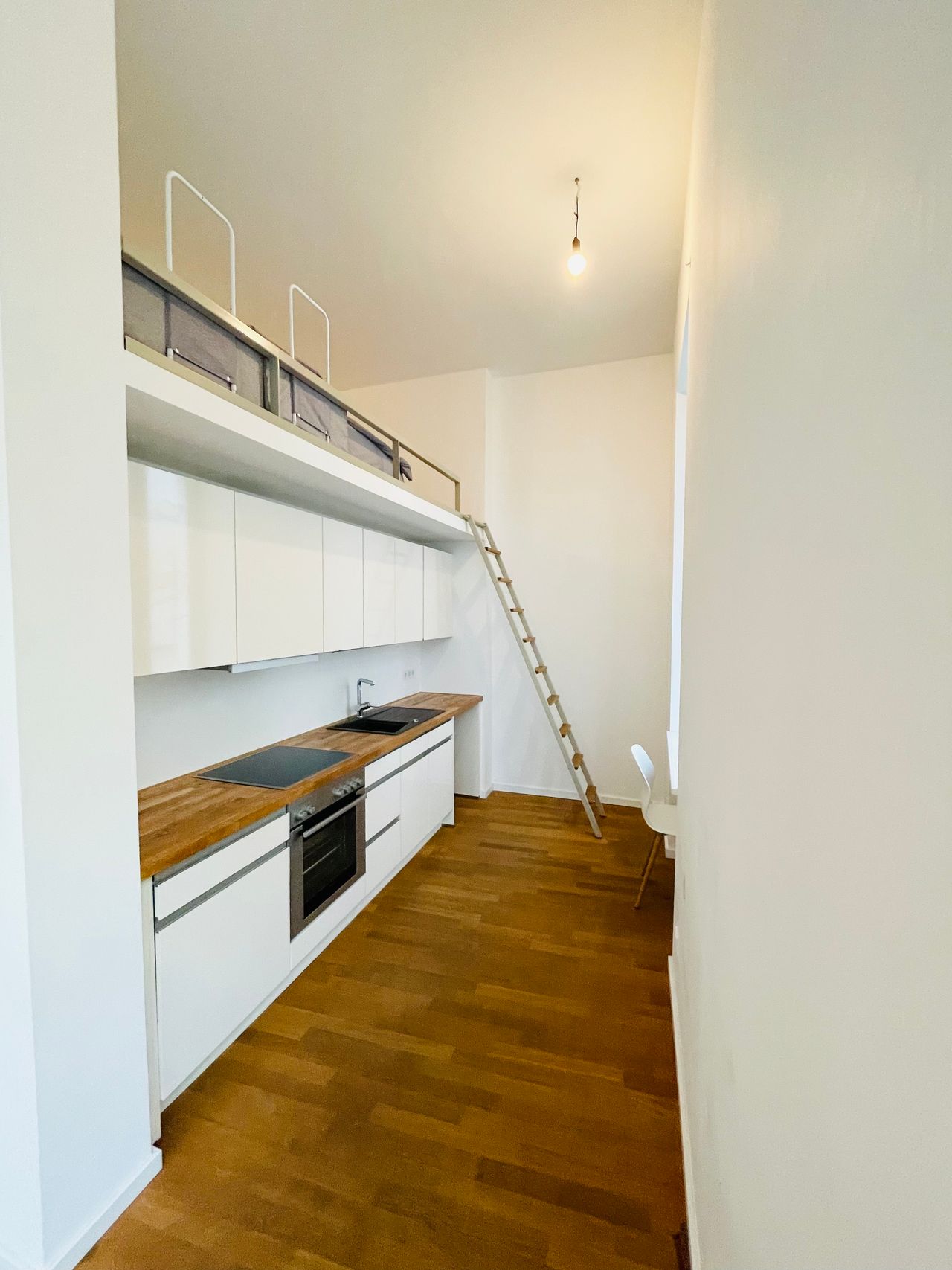 Quiet, bright & modern studio Apartment in Berlin Mitte