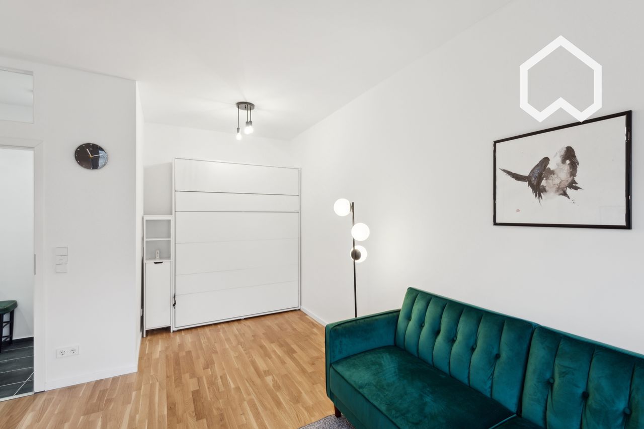 Chic & Modern Studio Apartment at Pariser str in Charlottenburg-Wilmersdorf
