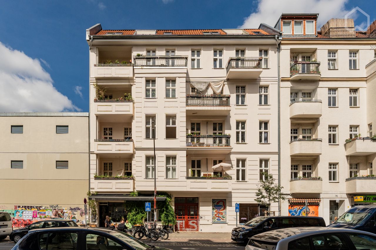 Urban Oasis: Neukölln's 1-Room apartment with a private Balcony