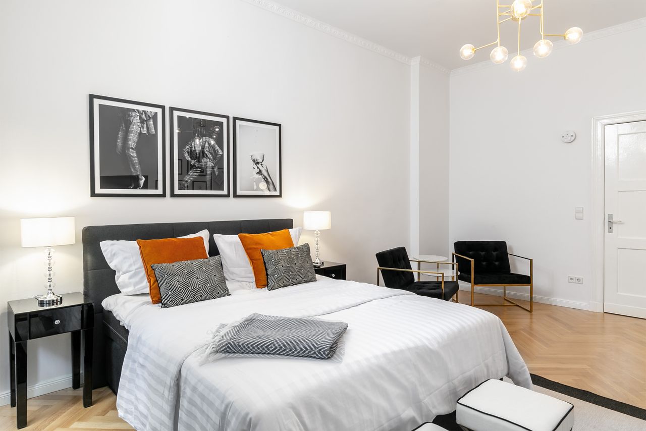 Top location in Berlin Charlottenburg – Schloßstraße – bright apartment – exclusively renovated!