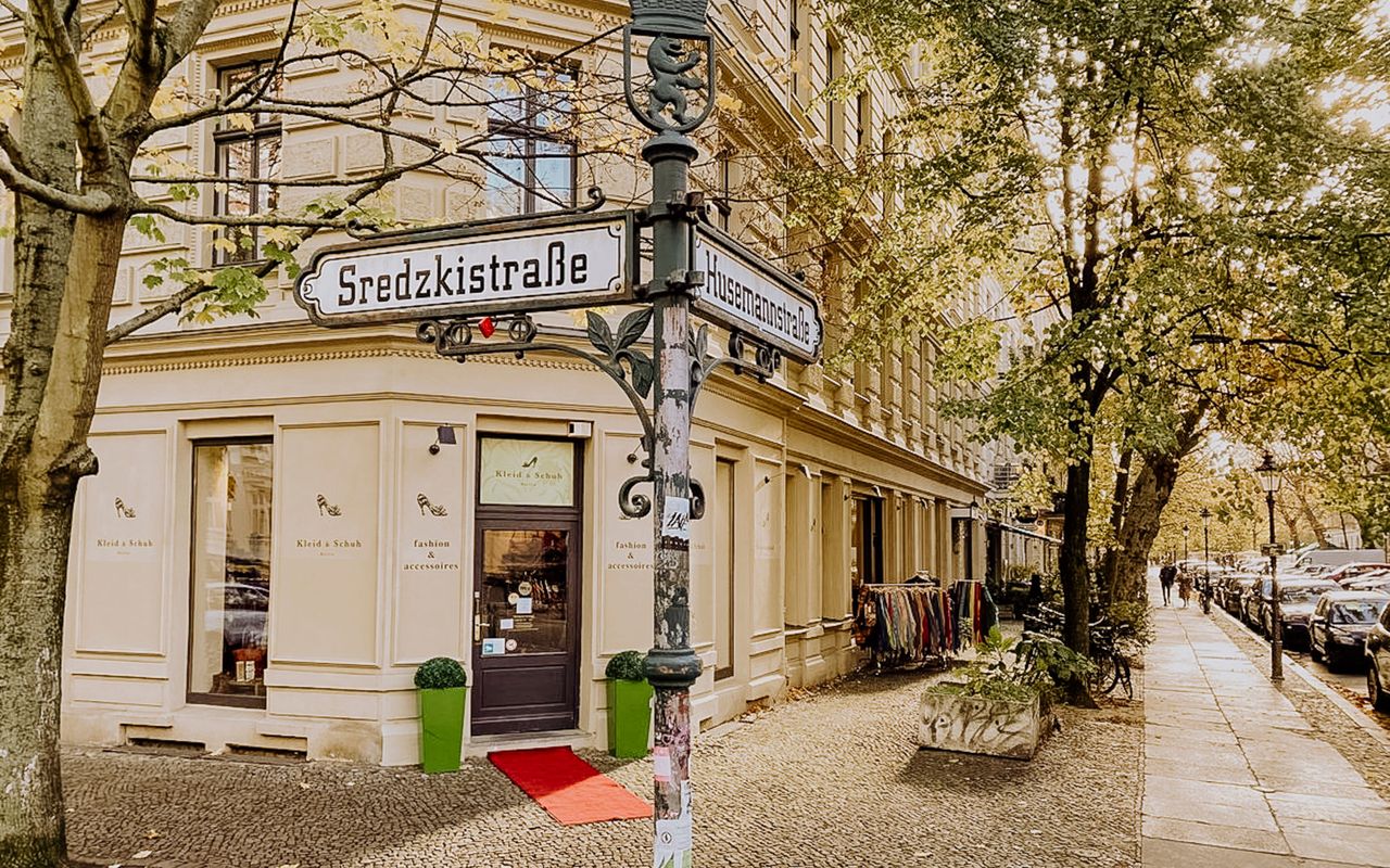 Bright, charming apartment for couples (with a baby/toddler) or singles in one of Berlins most popular neighbourhoods