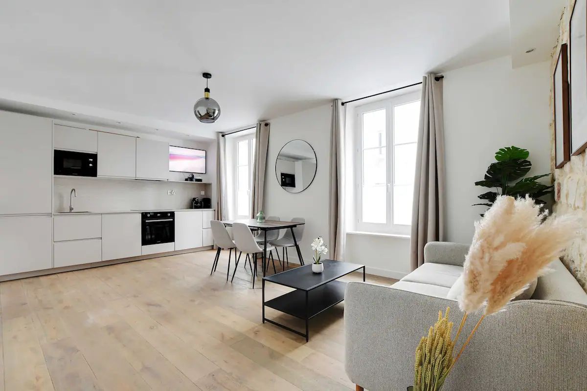 Contemporary flat in the heart of Paris