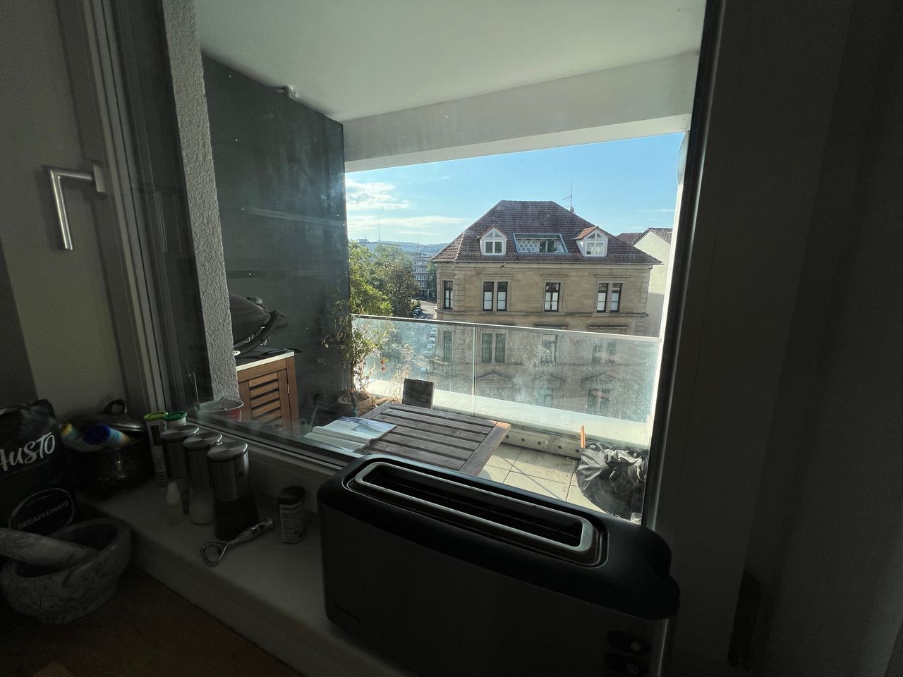 Light-flooded 80m2 apartment with balcony and parking in Mitte/West
