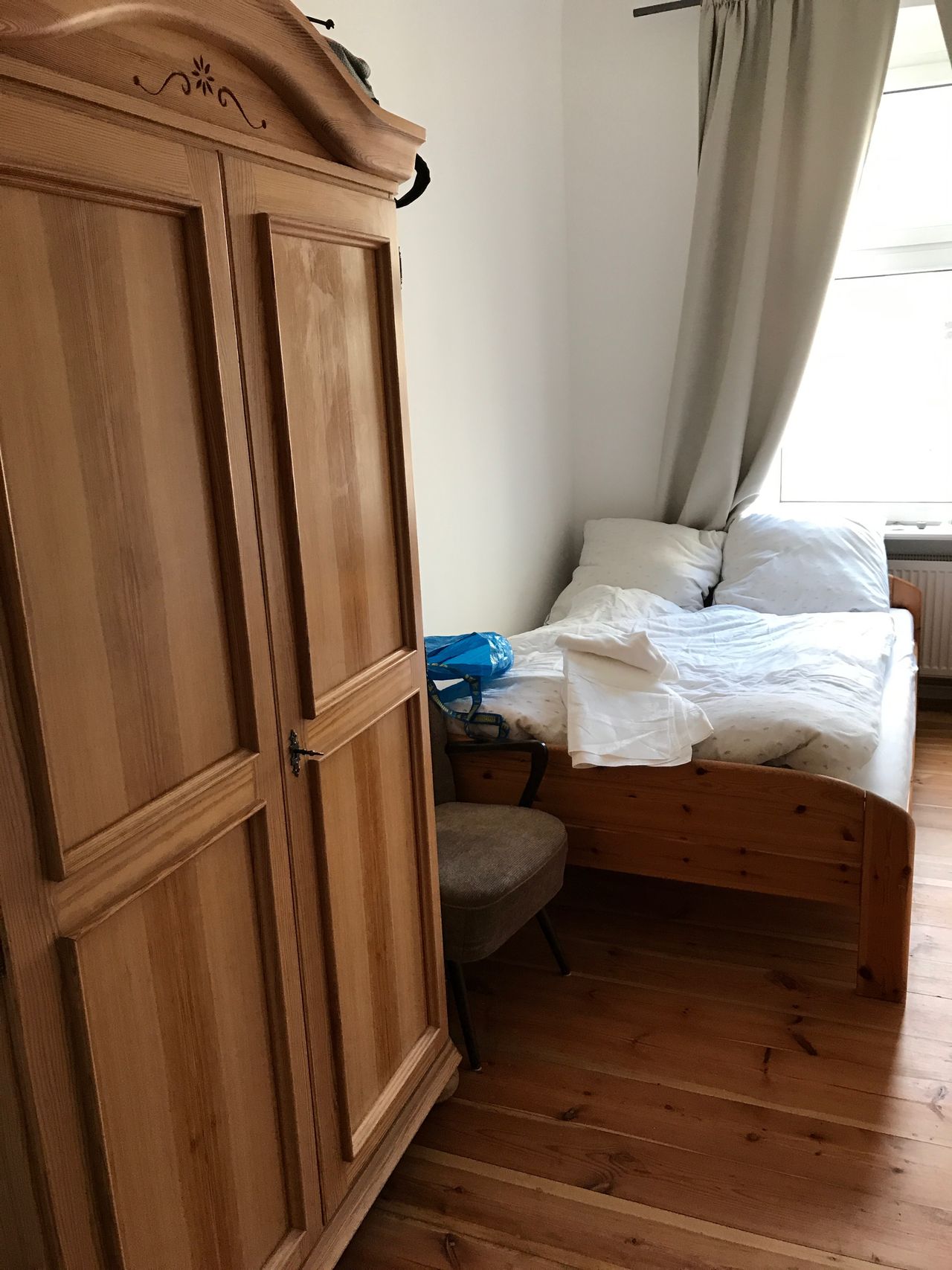 Komplett neu sanierte Altbauwohnung (56qm) im 4. OG mit Balkon im Berlin-Kreuzberg (Gräfekiez)