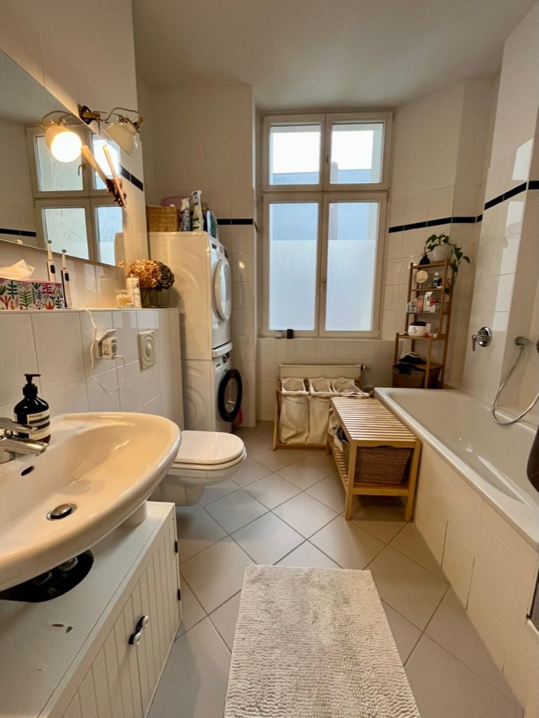 Beautiful Altbau Apartment in best location