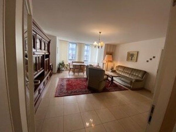 Well-kept 3-room apartment with balcony and fitted kitchen in Düsseldorf