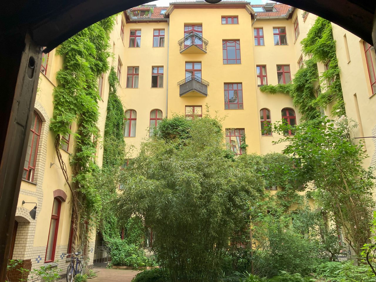 Live in the Heart of Charlottenburg: Historical Landmark with Excellent Connectivity