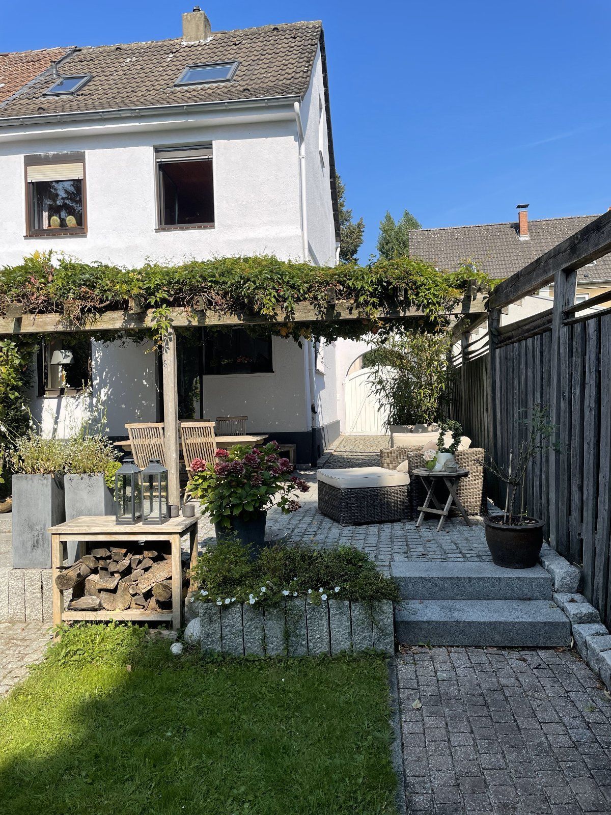 Cozy house with terrace and garden oasis for rent until July 31, 2025