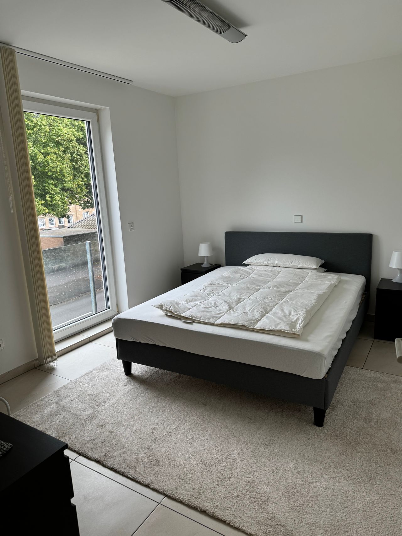 Modern furnished flat with plenty of natural light and two balconies