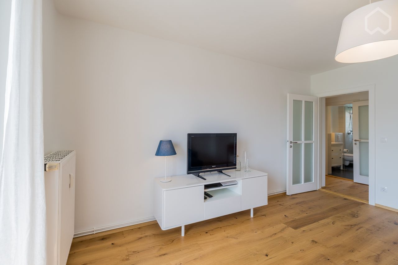 Beautiful , calm and bright flat with balcony in Baumschulen area