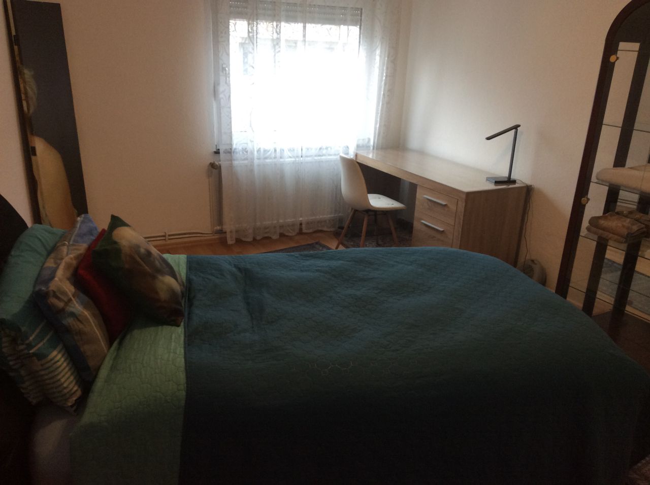 Cosy, quiet, bright, large apartment close to the city