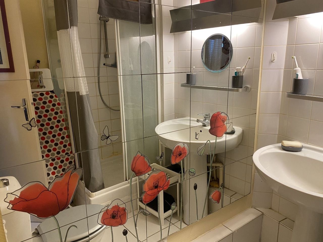 Great Studio 10 min from Eiffel Tower - high ceilinged in highly desirable area