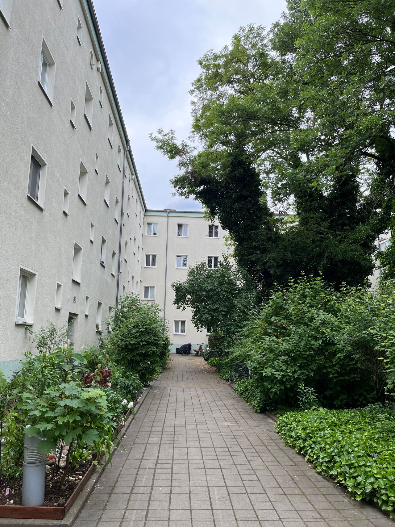 Beautiful fully renovated & furnished 2-room apartment in Prenzlauer Berg