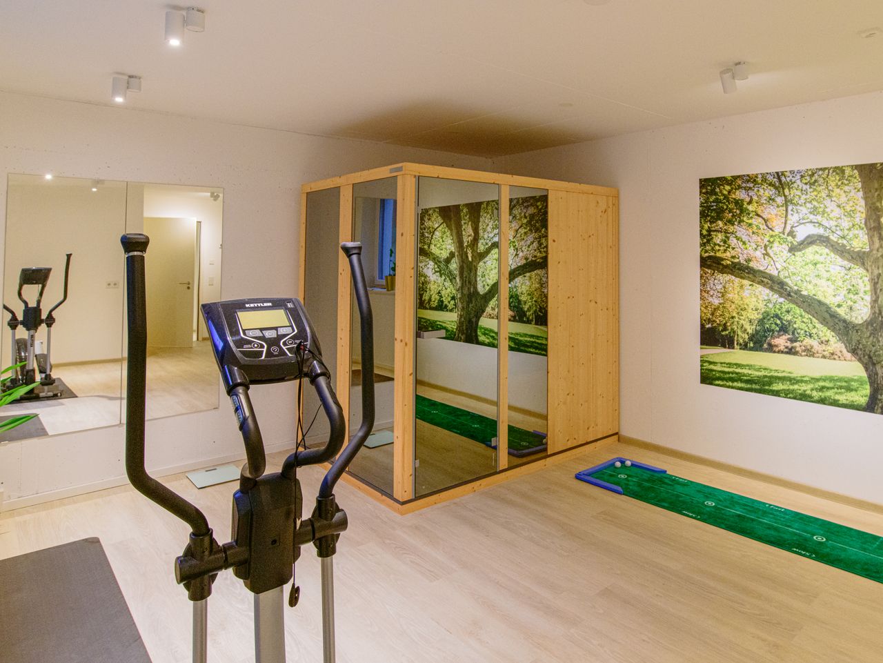 Cozy apartment with weekly cleaning service & fitness studio in the house, perfect location in Bogenhausen
