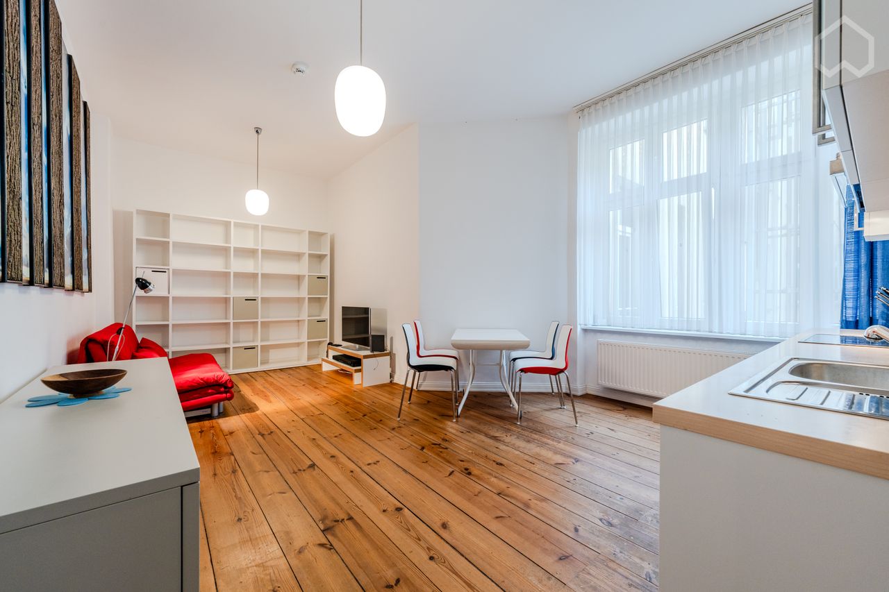 Charming Old Building Apartment in Friedrichshain with Modern Features and Spacious Living Area