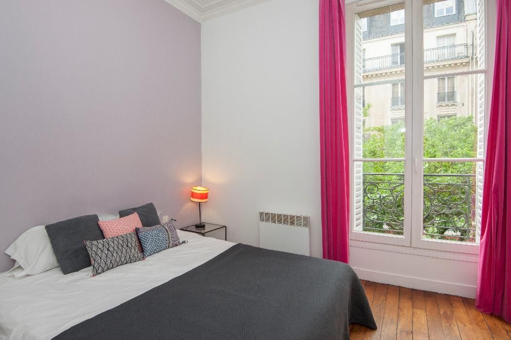 Authentic Parisian Charm on the 2nd Floor - 34m²