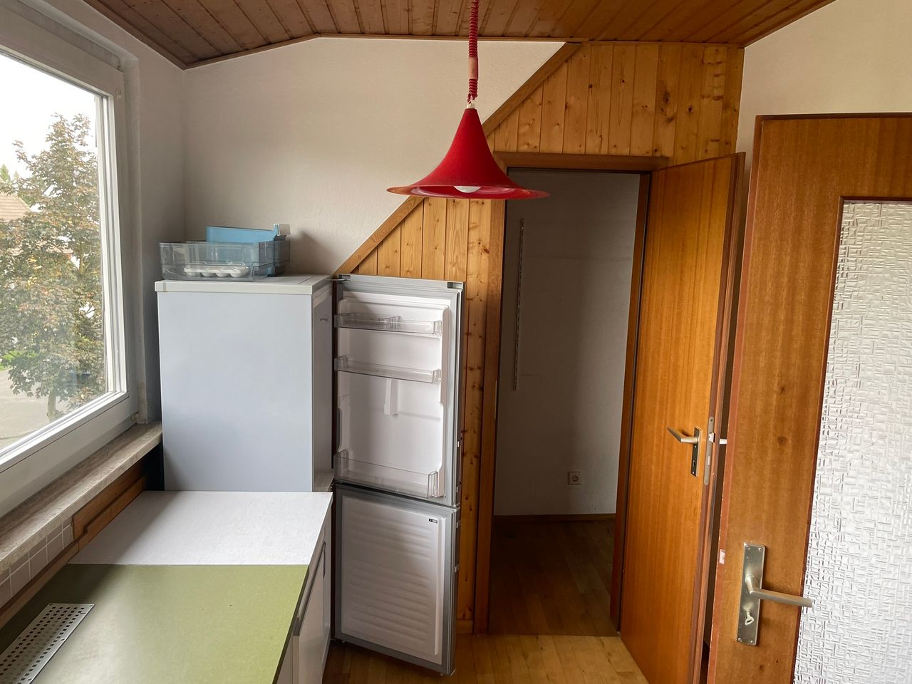 Auf Zeit 3-Zimmer-DG-Wohnung + SPB mit Dachterrasse - ab sofort