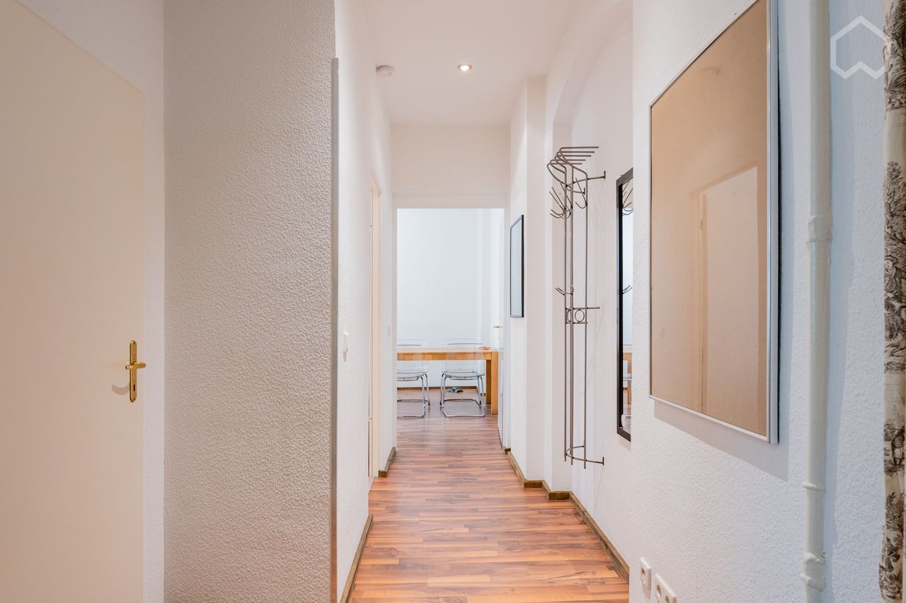 Beautiful and quiet 2-room apartment in an old building with balcony in Mitte