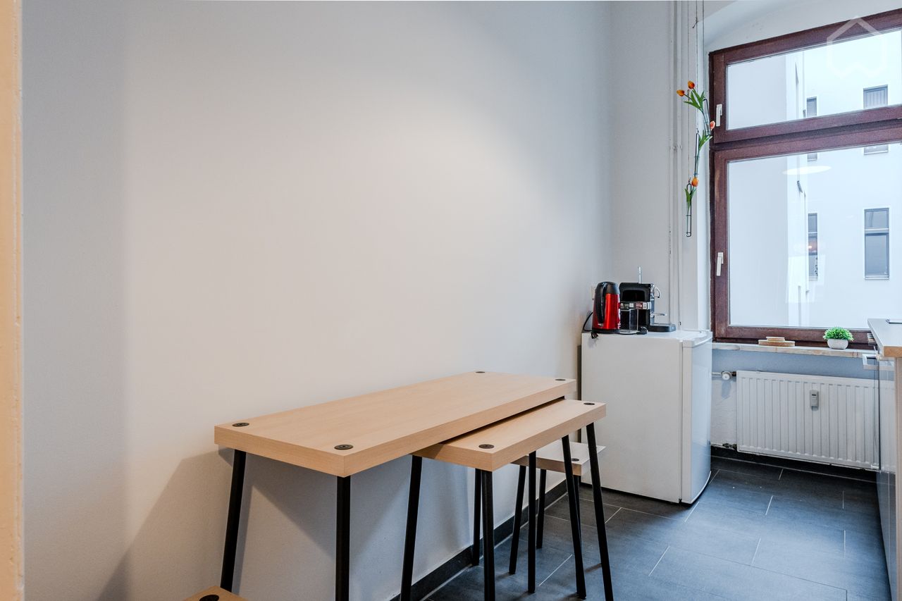 Bright, well-designed 2-room apartment in an old building in Berlin-Kreuzberg (rear building)