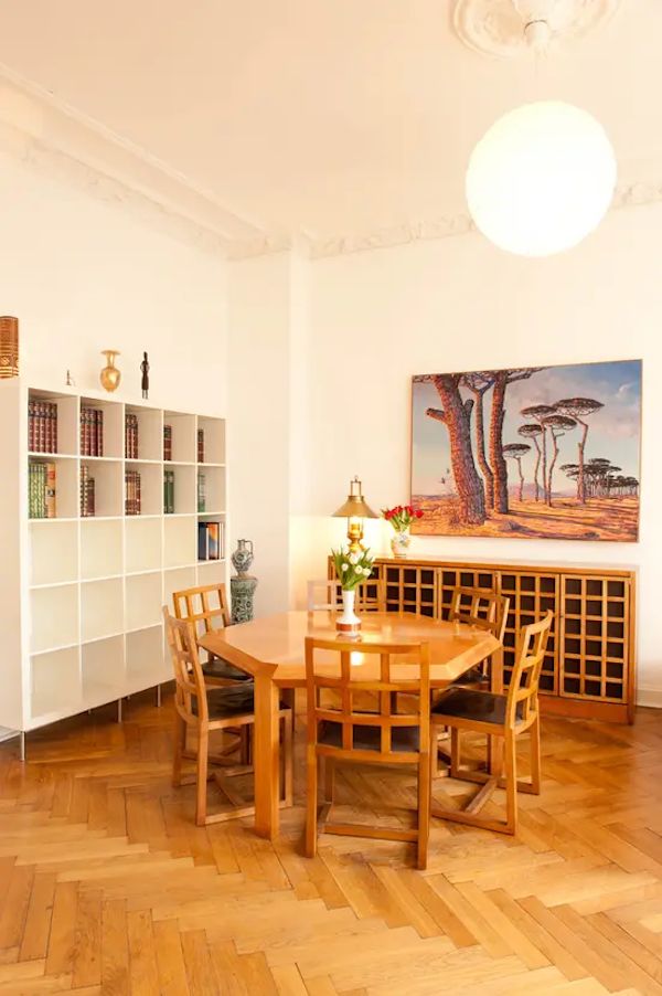 Central furnished old building apartment