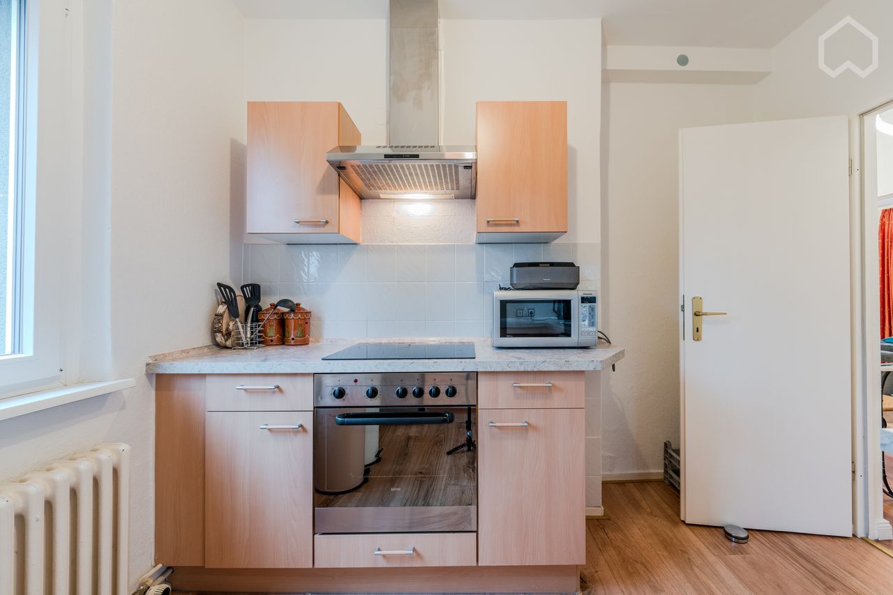 Nice, quiet bright apartment, near Olympic Stadium