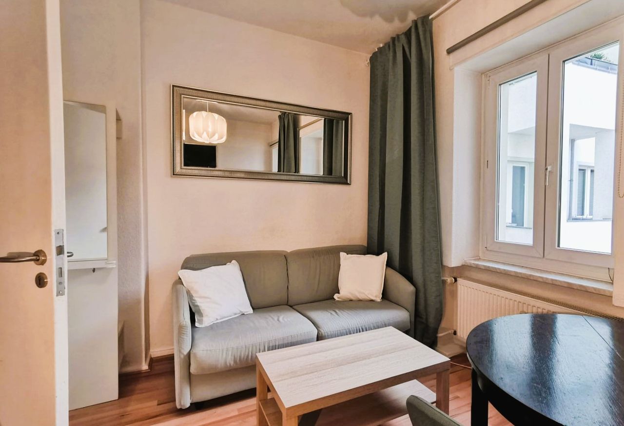 Confortable 2 Room Apartment  in Adlershof,  20 min BER