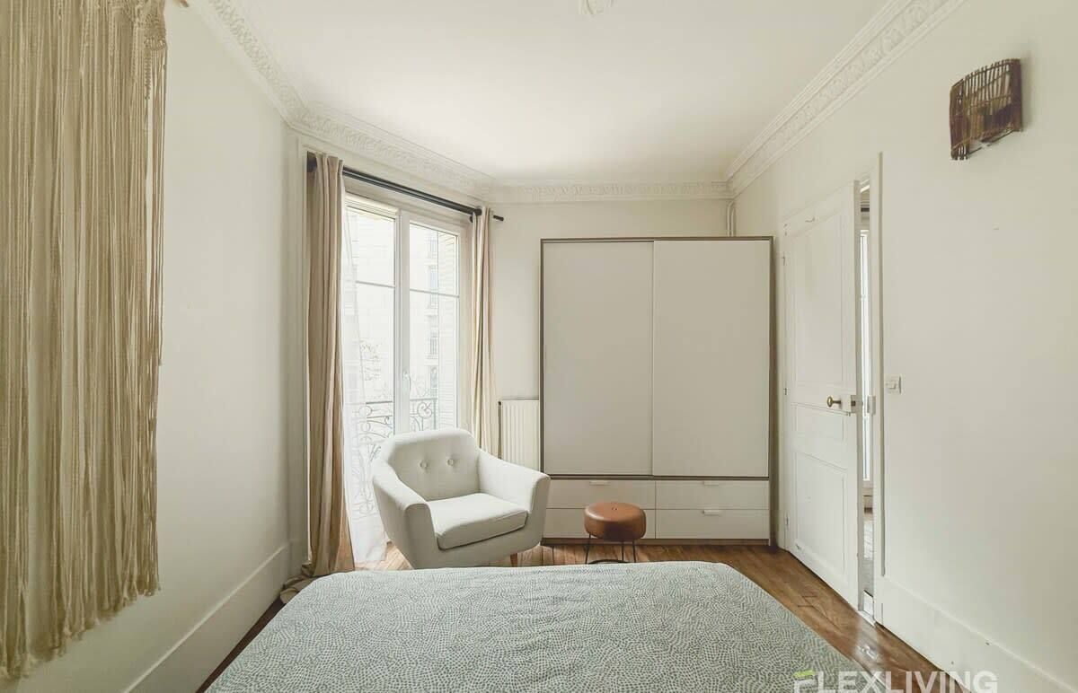 a charming studio located on the 2nd floor of a beautiful Parisian building in the 14th arrondissement of Paris.
