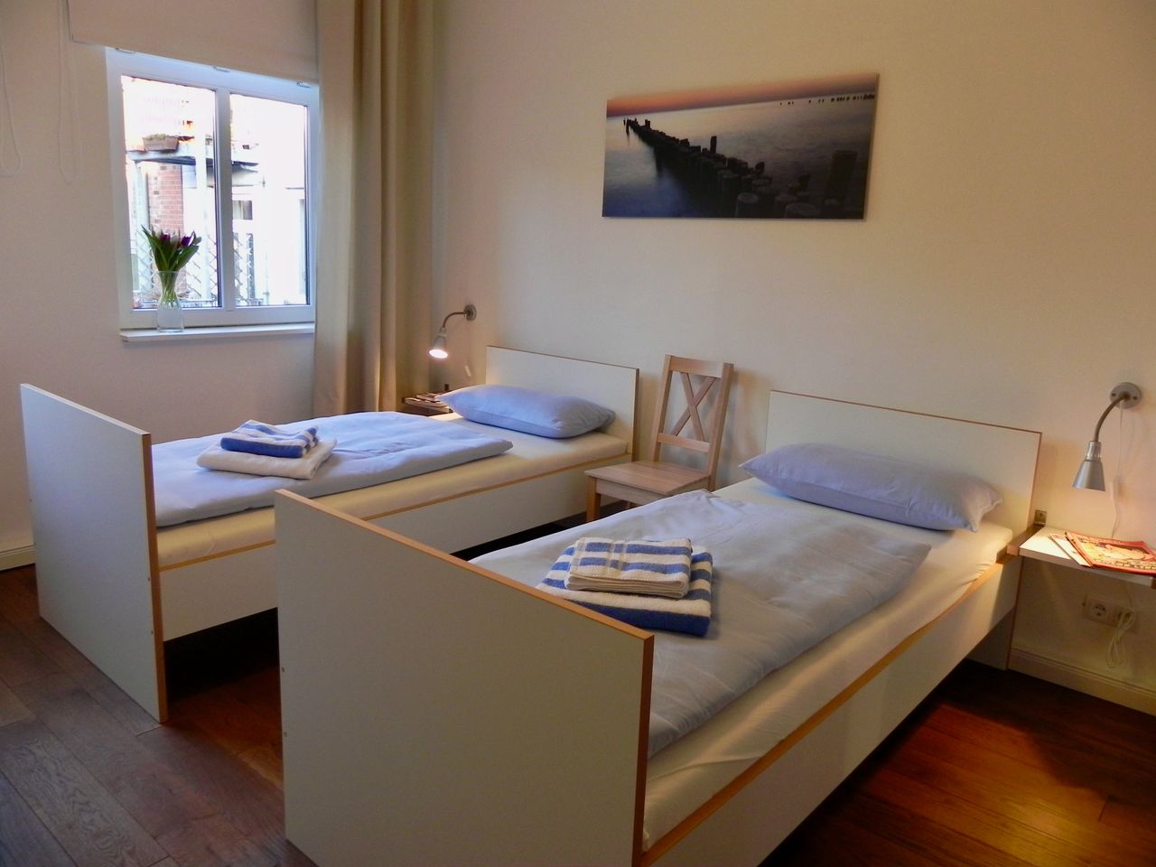 Top location! Furnished 2-room-apartment with balcony, parking is optional