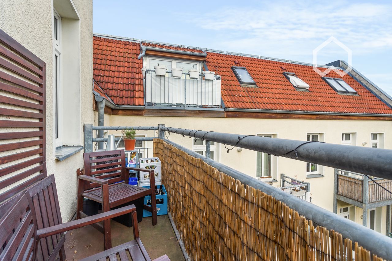 Urban Chic: Stylish 2-Bedroom Retreat with Balcony near Zionskirchplatz, Mitte / Prenzlauer Berg