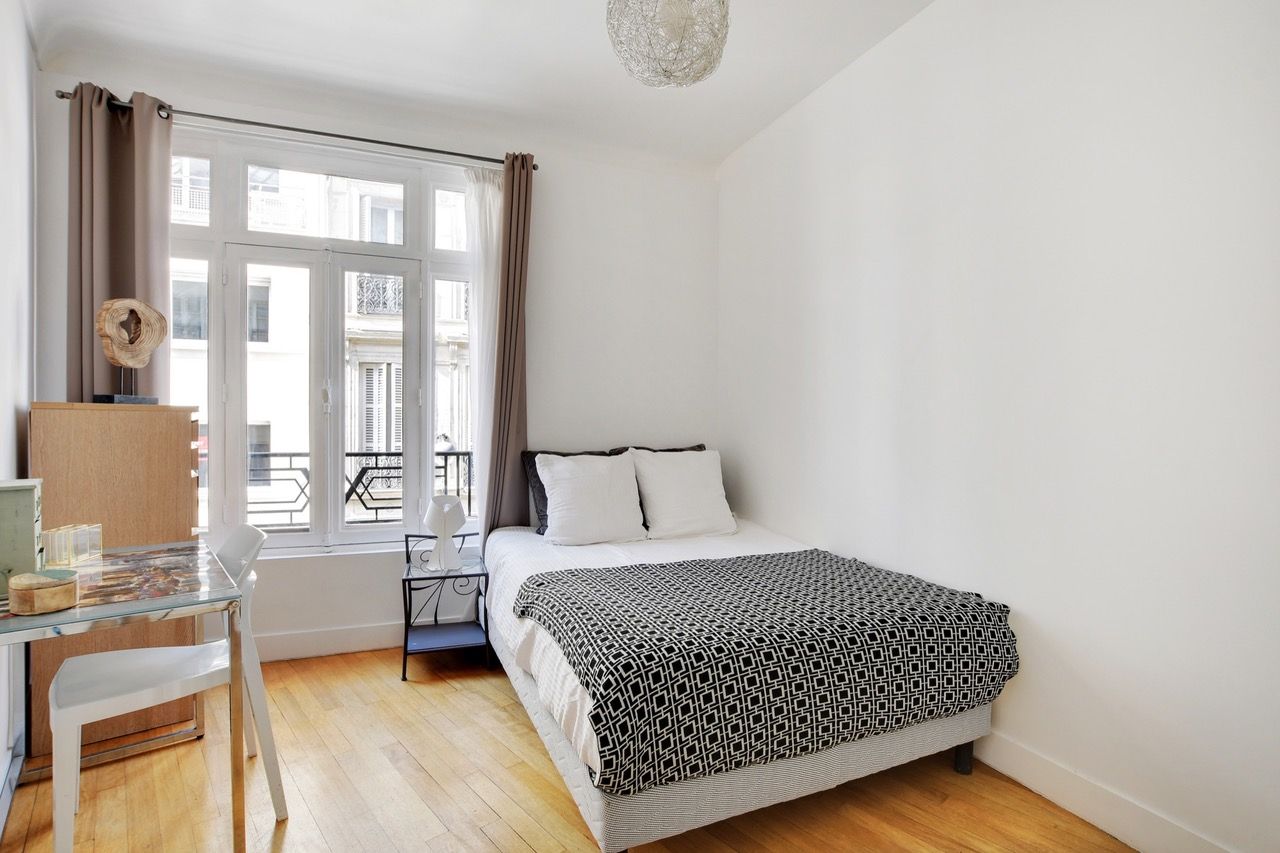 Modern 3-rooms apartment in the heart of the Champs-Élysées