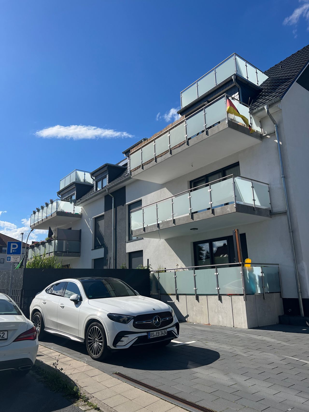Newly built, fully furnished 4-room apartment – Kitchen, 2 bathrooms, balcony, parking – Near Braunschweig city center