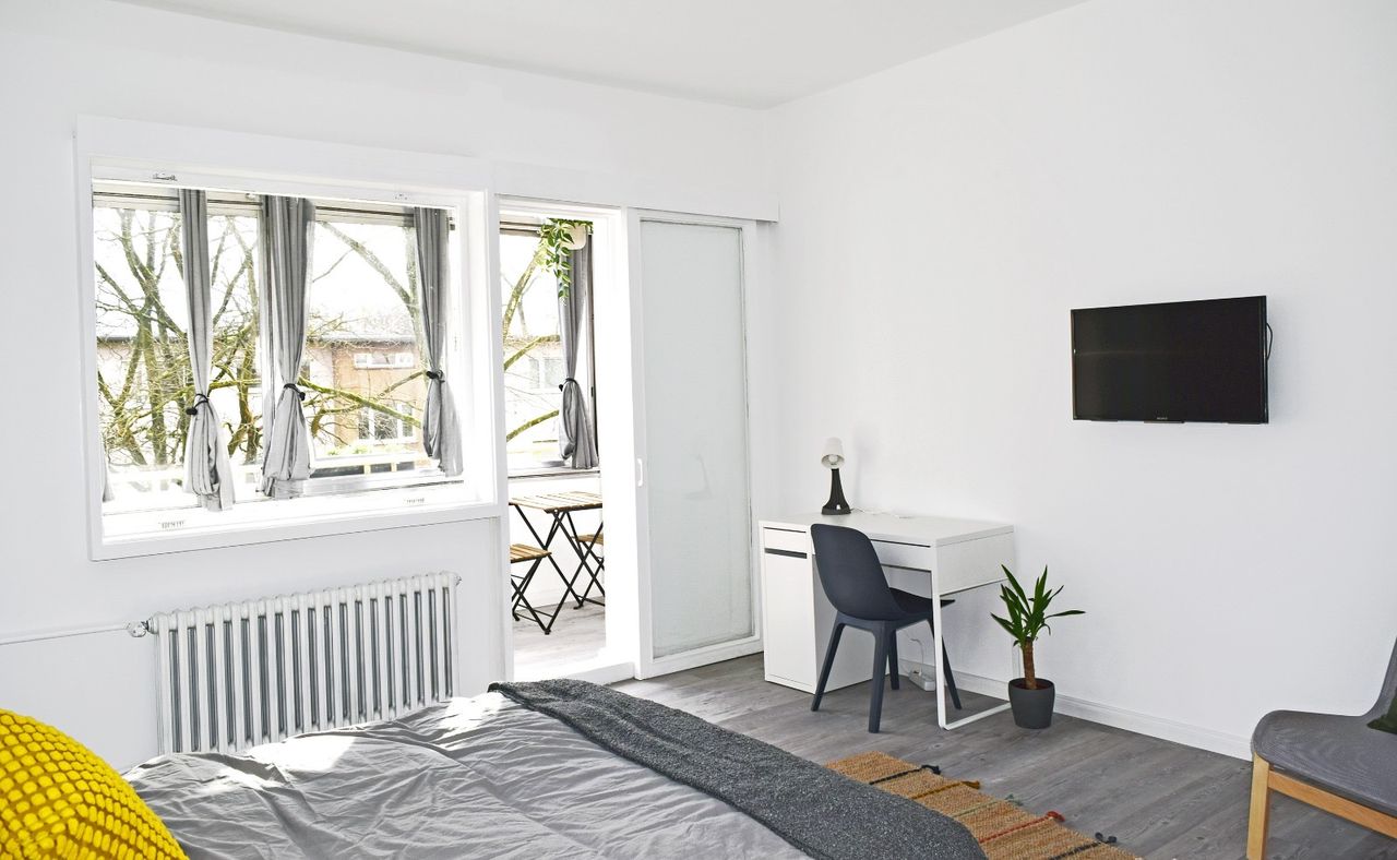 Fully furnished two-room apartment with winter garden in Charlottenburg