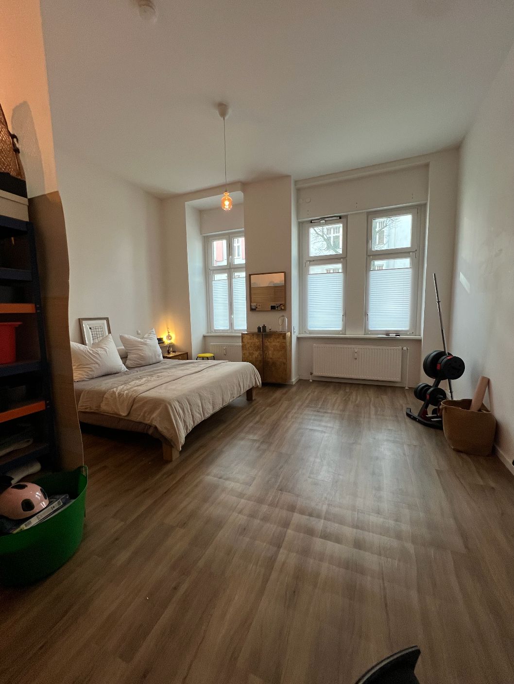Stylische Altbauwohnung mit 4 m Decken & 3 großen Räumen – €2.050 All-Inclusive