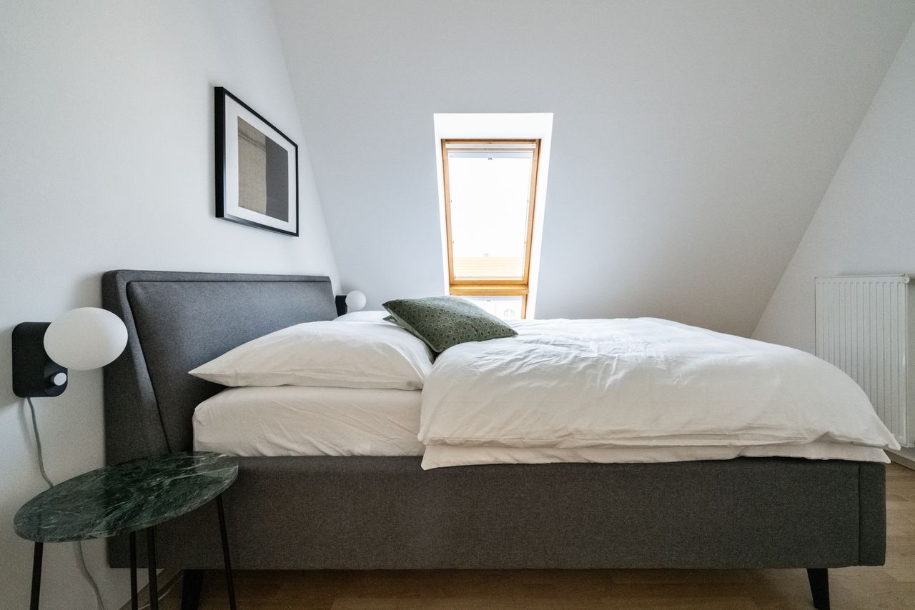 Brand new, elegant furnished 3 Bedroom Rooftop in Kantstr.
