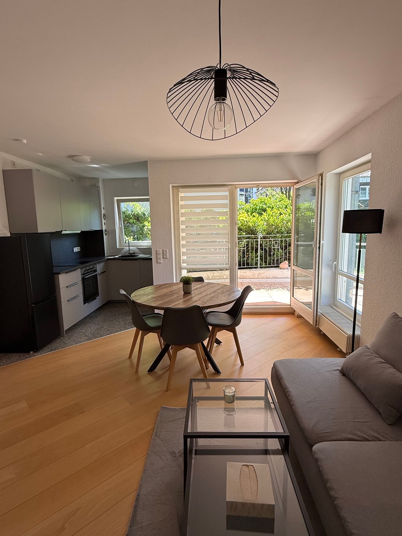 Fully Furnished Apartment in Central Wiesbaden – Spacious Terrace & Parking Included