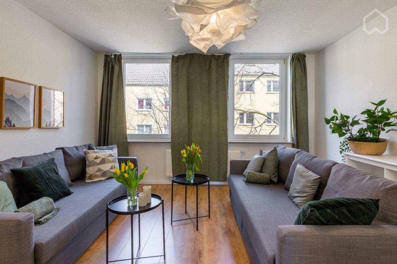 2 room apartment: central, newly renovated and beautiful close to the beaches, Rheinpark, exhitibition center and train station