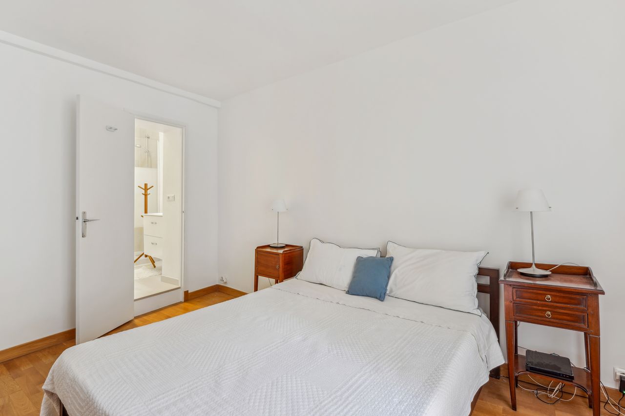 ID390 exquisite apartment in Rue de Tournon, 6th arrondissement