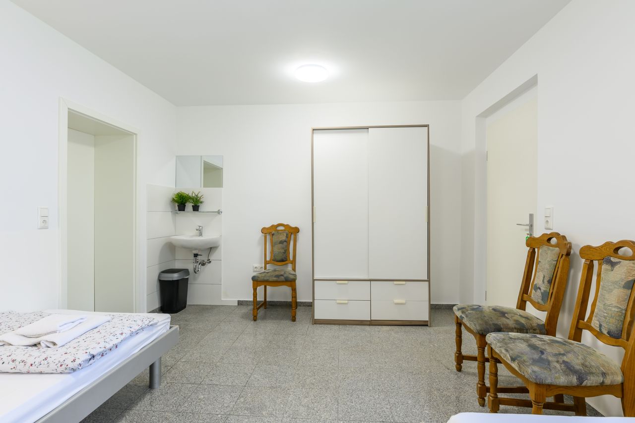 Central but in a quiet location furnished 2-rooms-flat in Cologne Deutz with a direct connection to the Fair