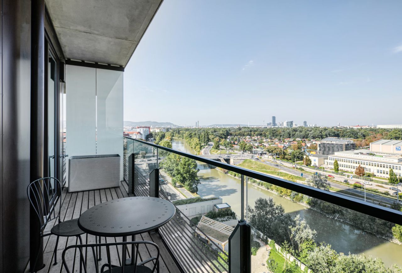 Modern Landstraße 1BR w/ Amazing Views, steps from Danube