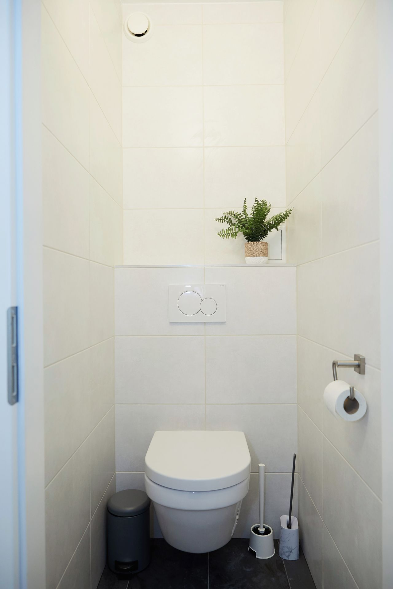 Stylish apartment, 3 minutes walk from subway, parking available!