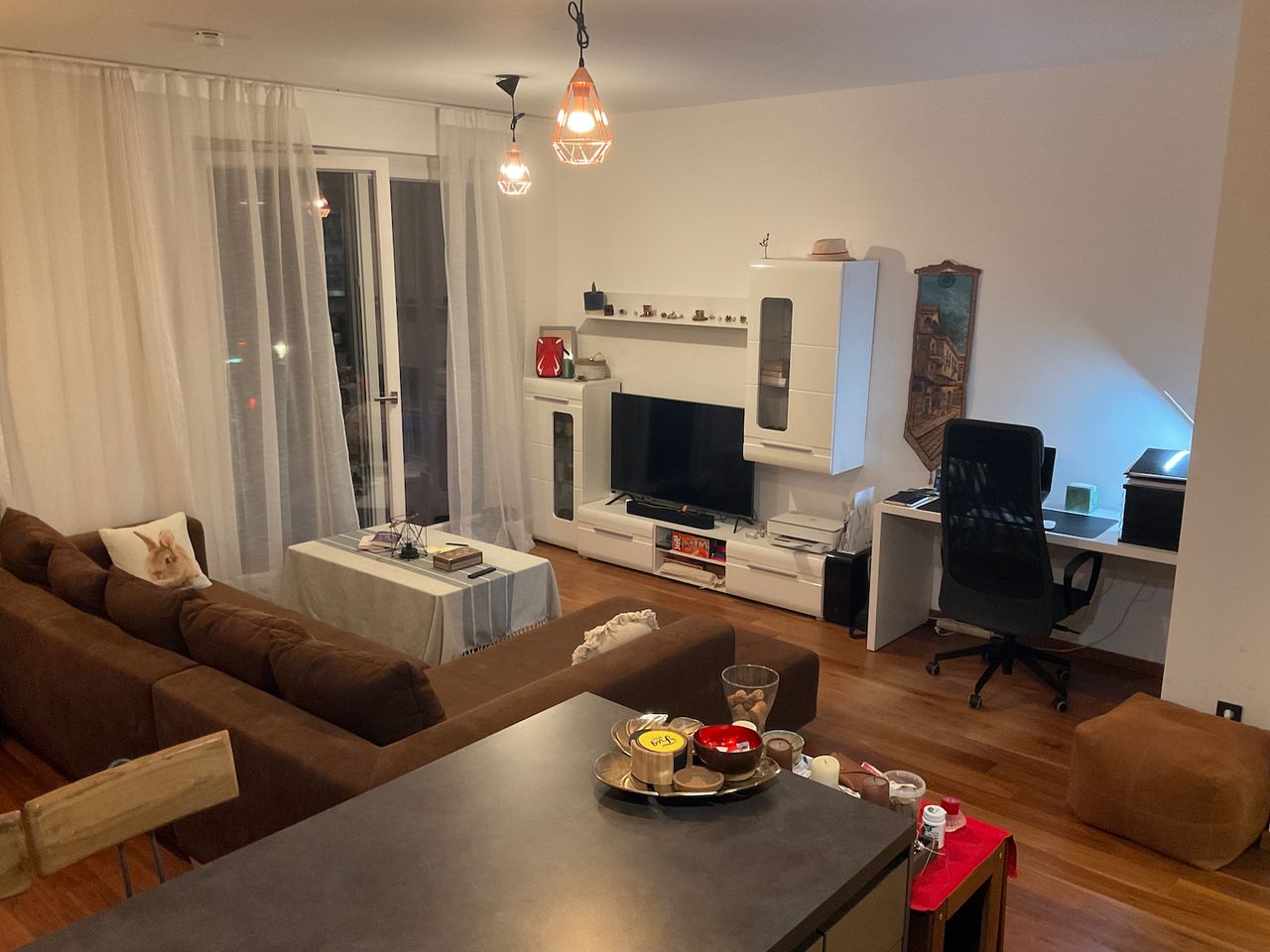 Remote-first fully equipped spacious 2-room studio close to Hauptbahnhof