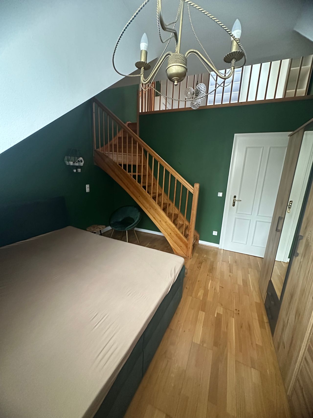 Beautiful, fully furnished 2.5-room apartment for sublet, shared flat possible.