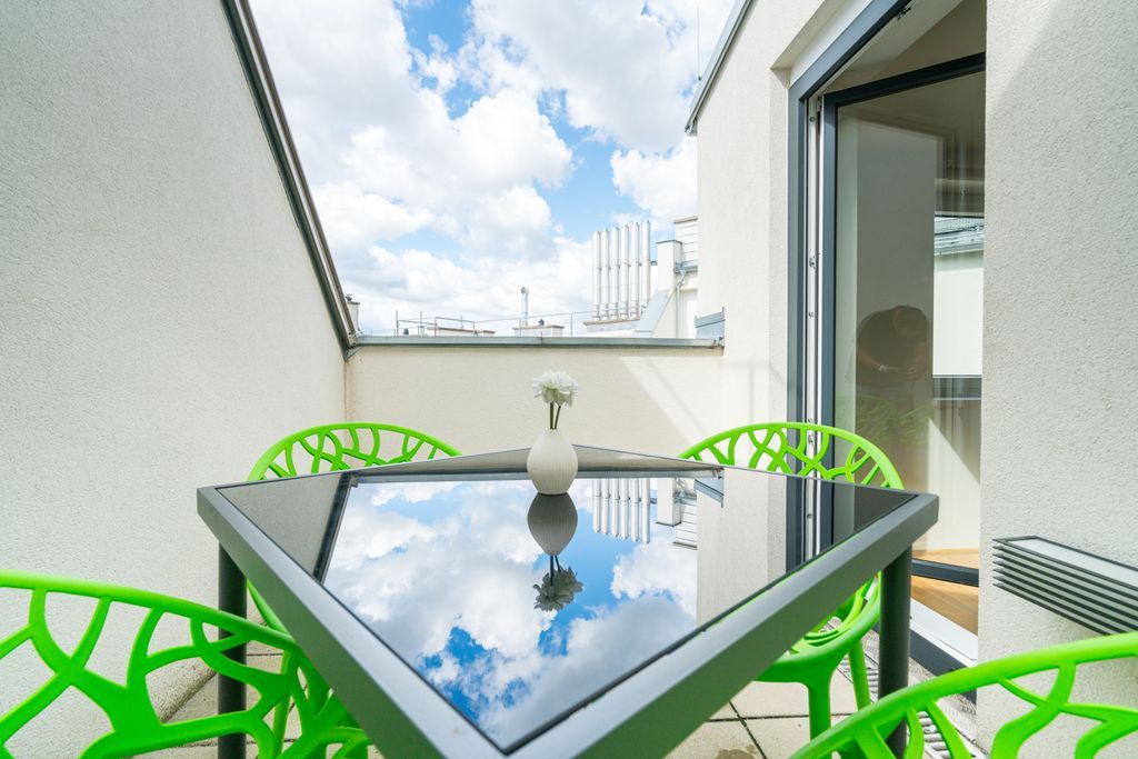 Opulent Viennese Penthouse with Stunning City Views and space for 8 people - Near Messe Wien