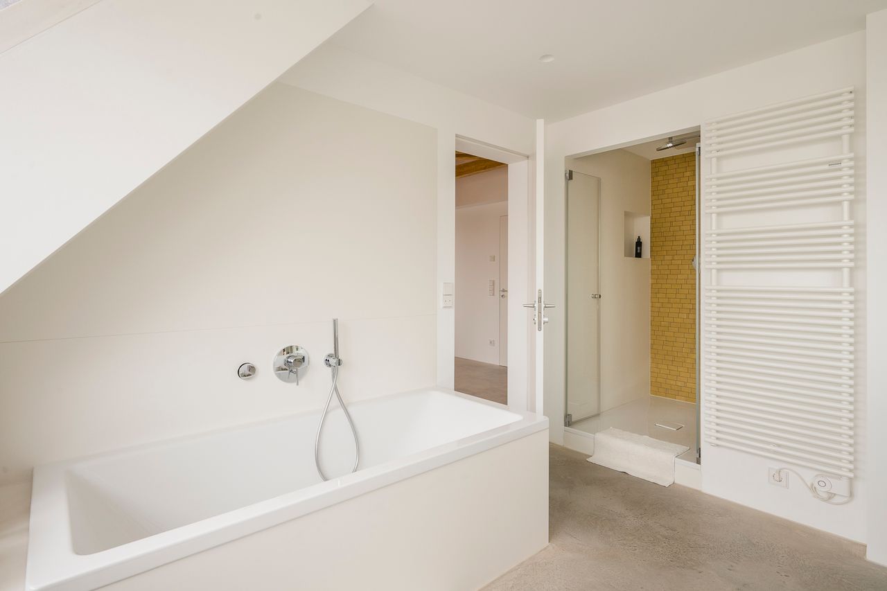 Scandinavian Calm Meets Latin Soul – Schwabing Retreat with Frauenkirche Views