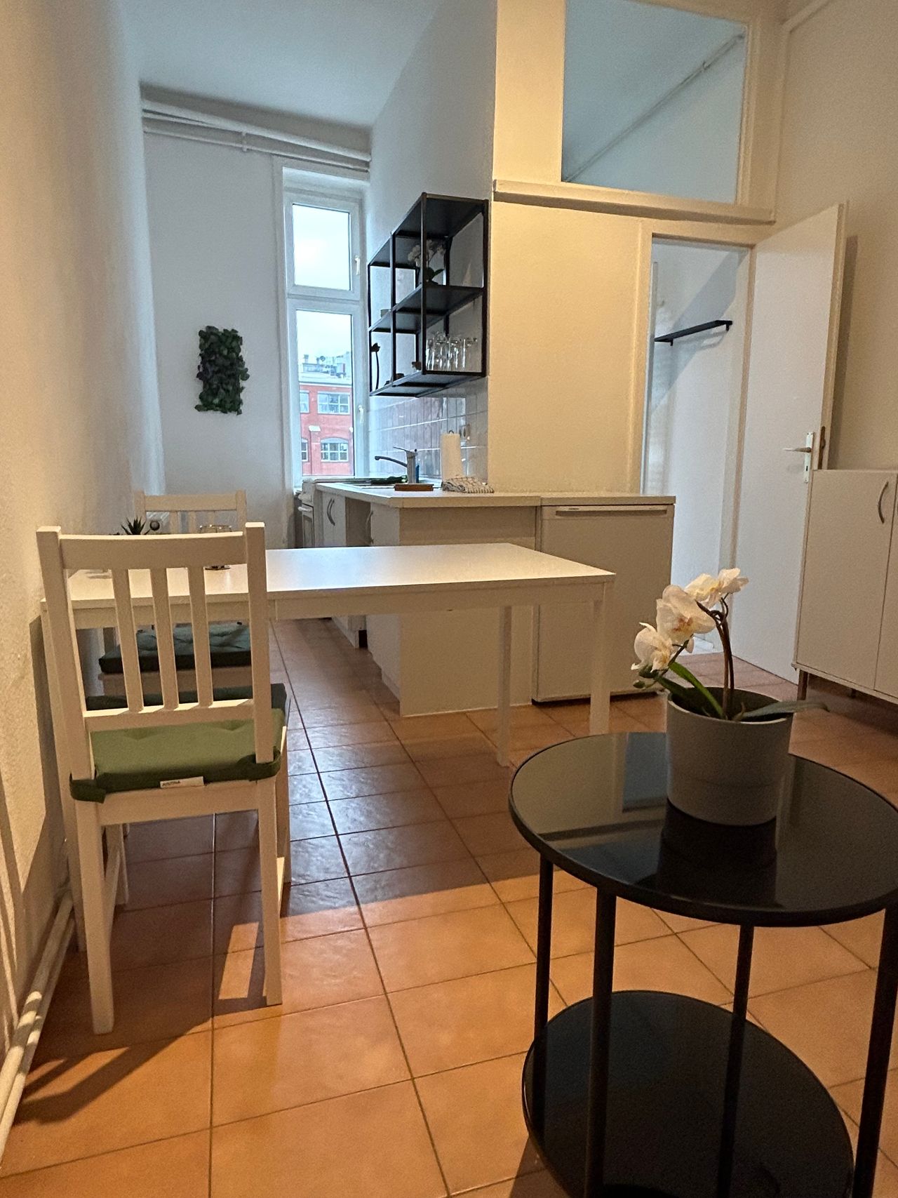 Charming 1.5-Room Apartment near Westbahnhof – Just One S-Bahn Stop to the Messe