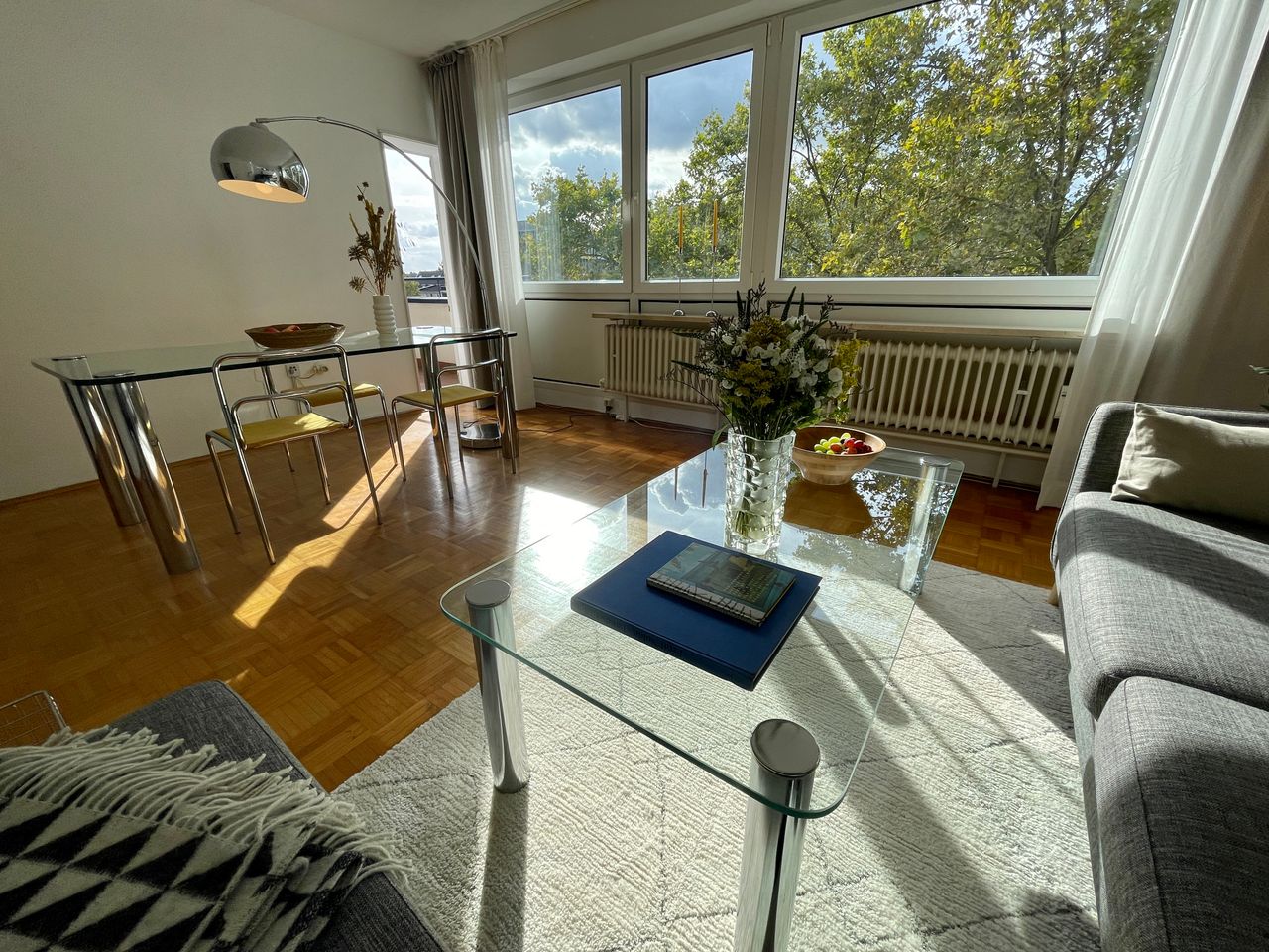 Sunny, spacious apartment with balcony, lift and garage in the centre of the old town