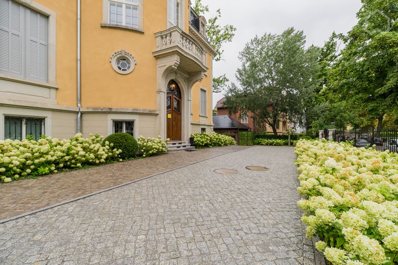 3-room apartment in an exclusive villa in Potsdam directly at Heiliger See
