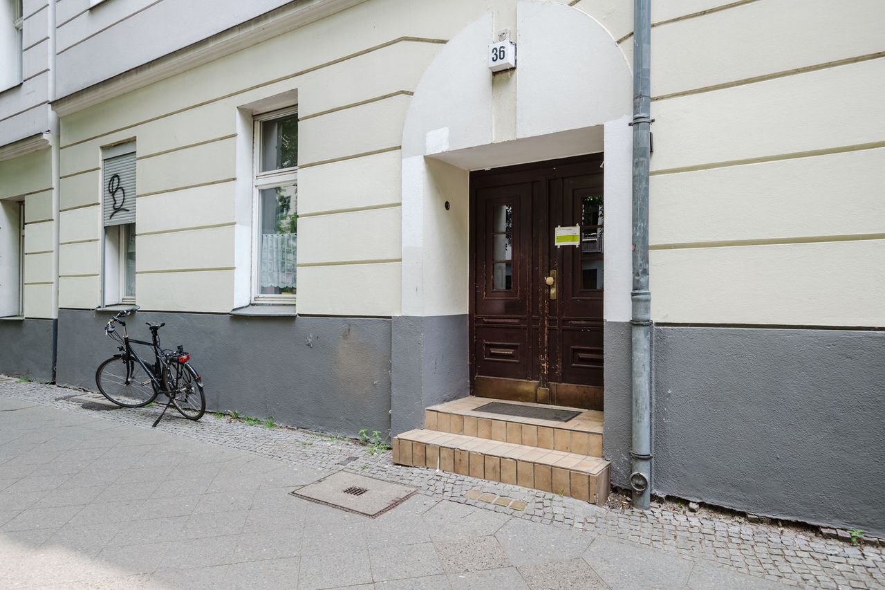 Lovely Kreuzberg 1BR, Furniture & Kitchen