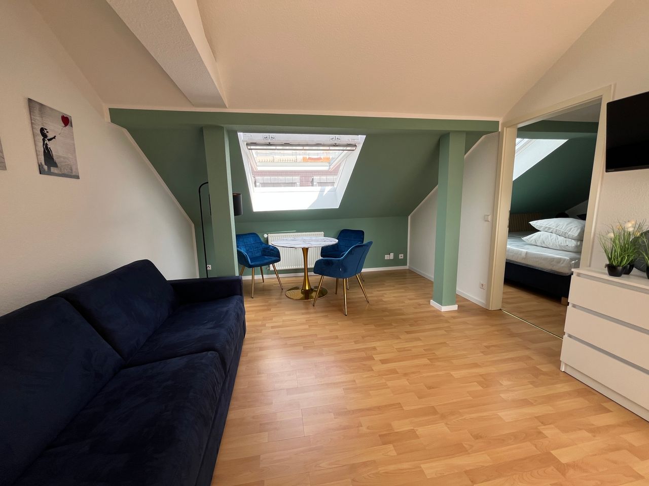 Compact and Comfortable: Fully Furnished 2-Room Top-Floor Apartment with Terrace