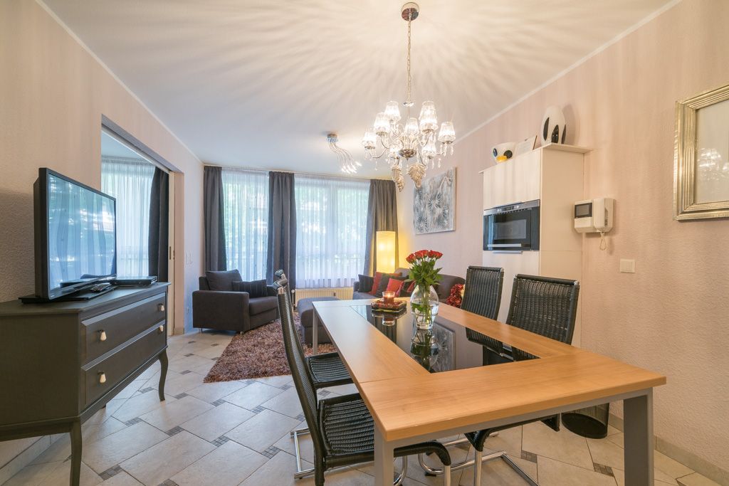 Bright and spacious apartment close to city center (Berlin Prenzlauer Berg) Parking garage included,